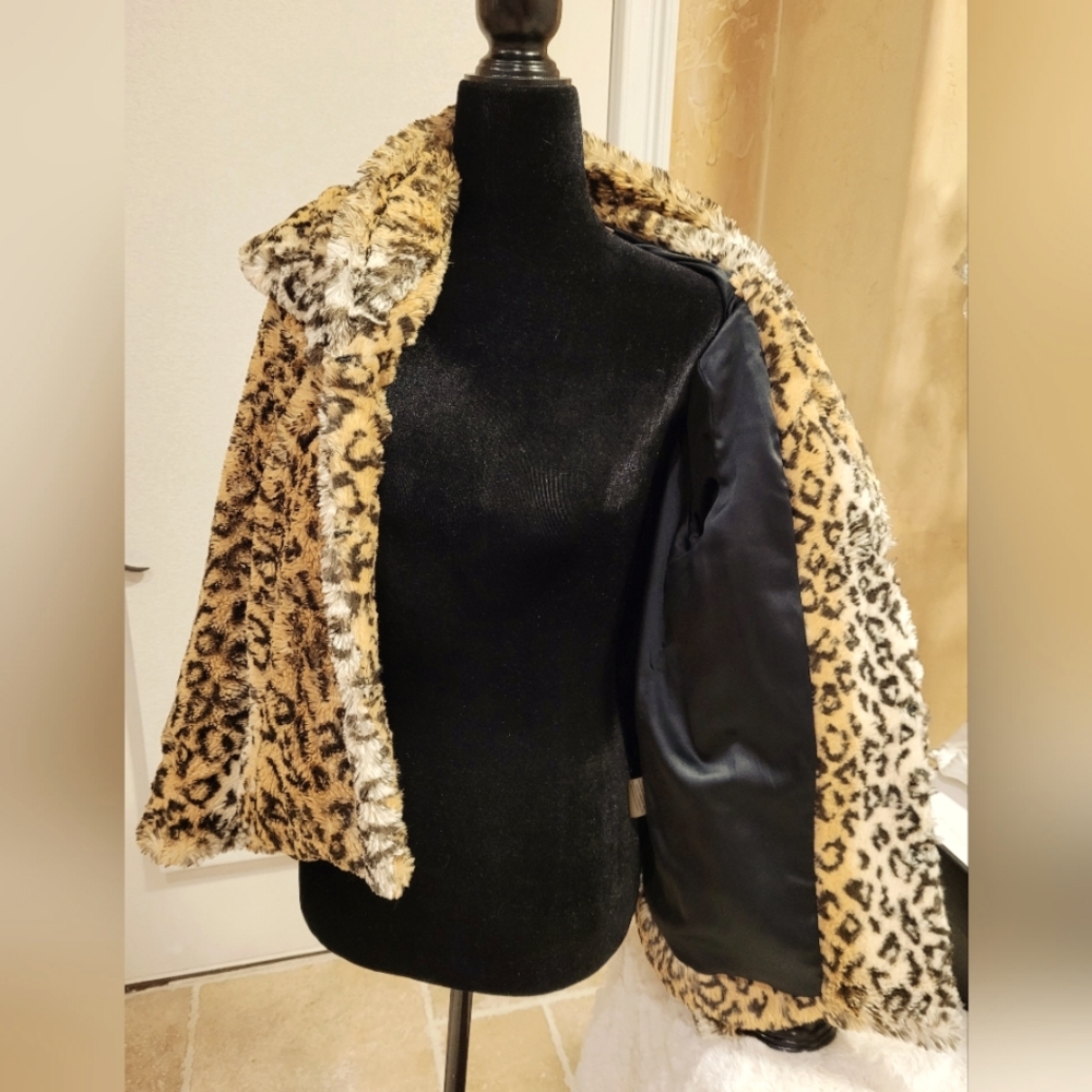Alice + Olivia Leopard Soft Faux Fur Short Coat. Size Small, Super Soft,A Keeper